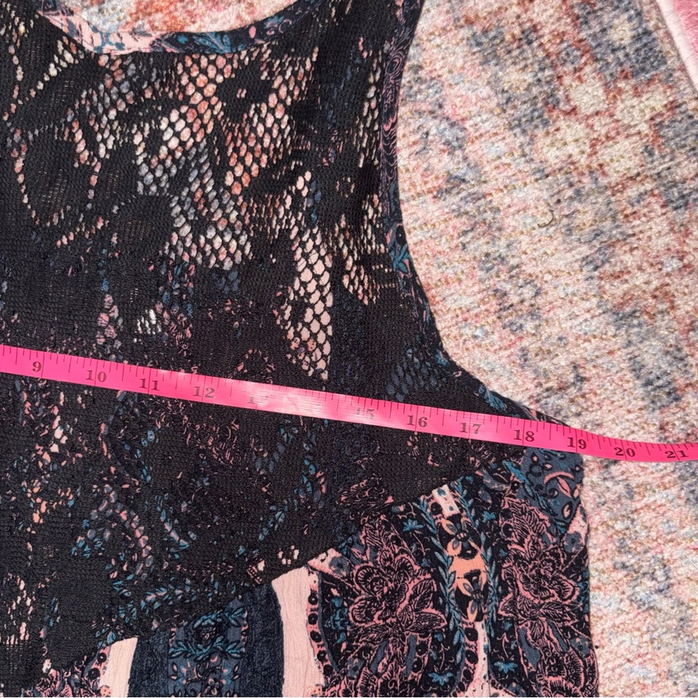 Free People Count Me In Trapeze Tunic Top black / pink combo paisley with lace - Picture 15 of 15